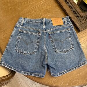 Vintage Levi's Denim Jean Shorts Medium Wash Classic High‎ Rise Mom Bottoms JR 9